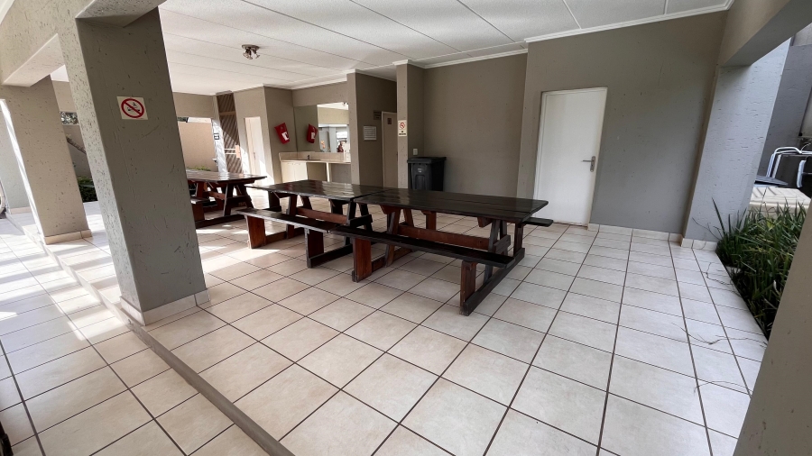 To Let 2 Bedroom Property for Rent in Bryanston Gauteng
