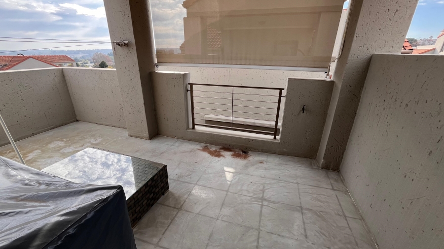 To Let 2 Bedroom Property for Rent in Bryanston Gauteng