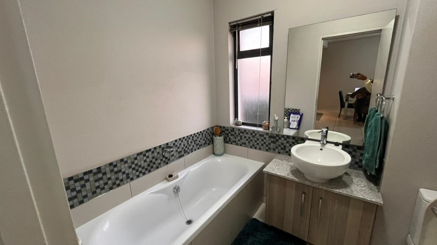 2 Bedroom Property for Sale in Edenburg Gauteng