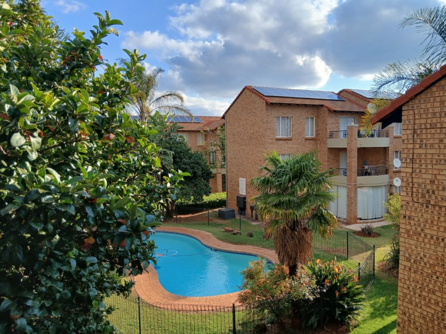 3 Bedroom Property for Sale in Die Hoewes Gauteng