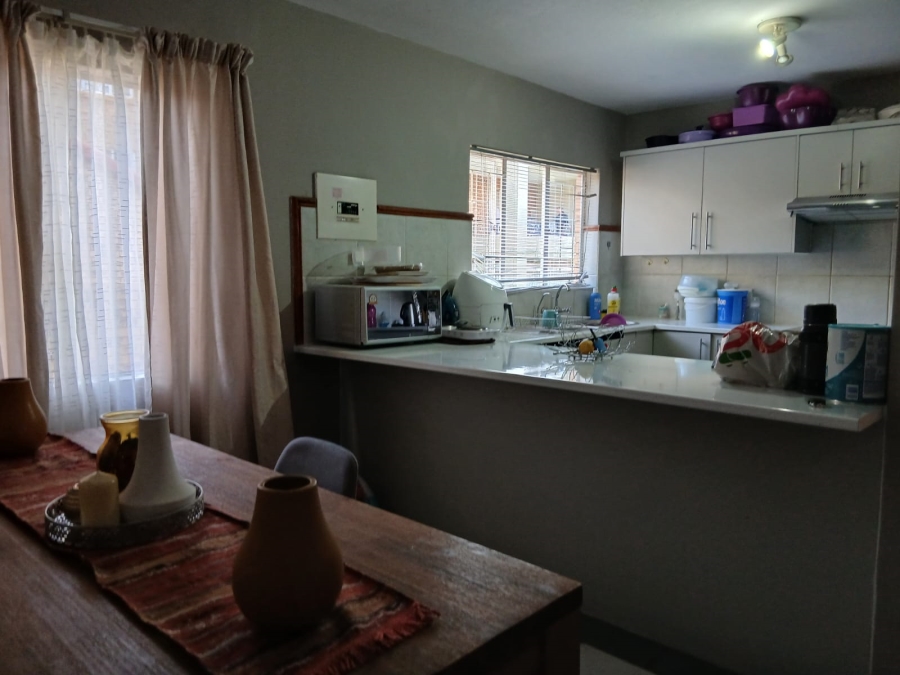 3 Bedroom Property for Sale in Die Hoewes Gauteng