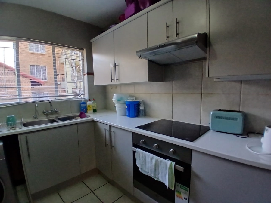 3 Bedroom Property for Sale in Die Hoewes Gauteng