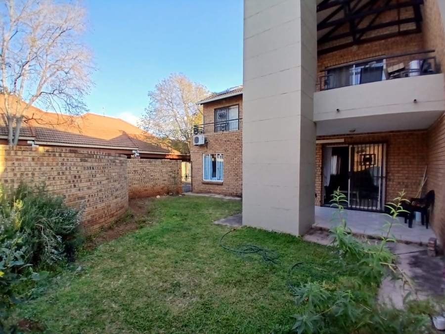 3 Bedroom Property for Sale in Die Hoewes Gauteng