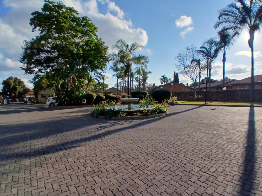 3 Bedroom Property for Sale in Die Hoewes Gauteng
