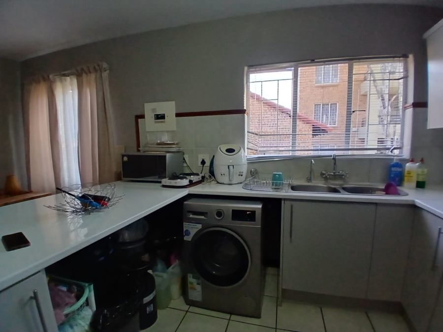 3 Bedroom Property for Sale in Die Hoewes Gauteng