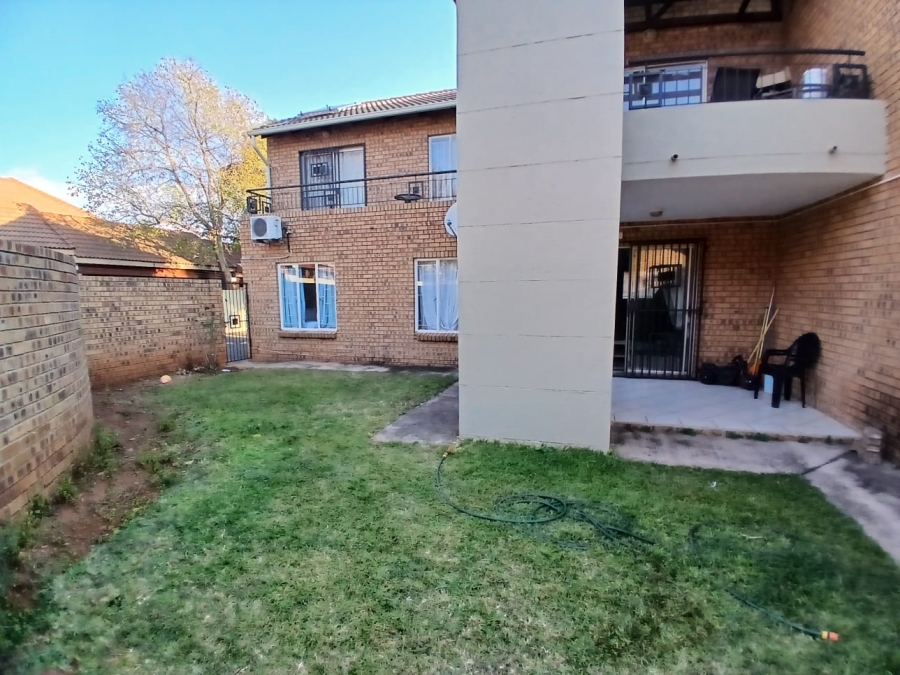 3 Bedroom Property for Sale in Die Hoewes Gauteng