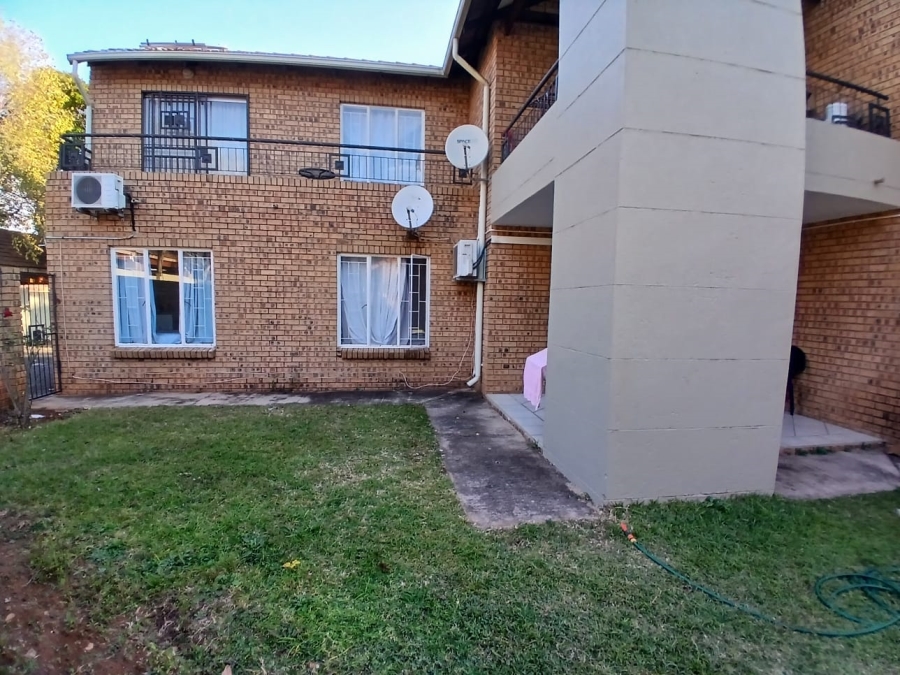 3 Bedroom Property for Sale in Die Hoewes Gauteng