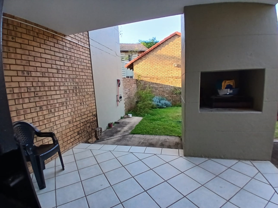 3 Bedroom Property for Sale in Die Hoewes Gauteng