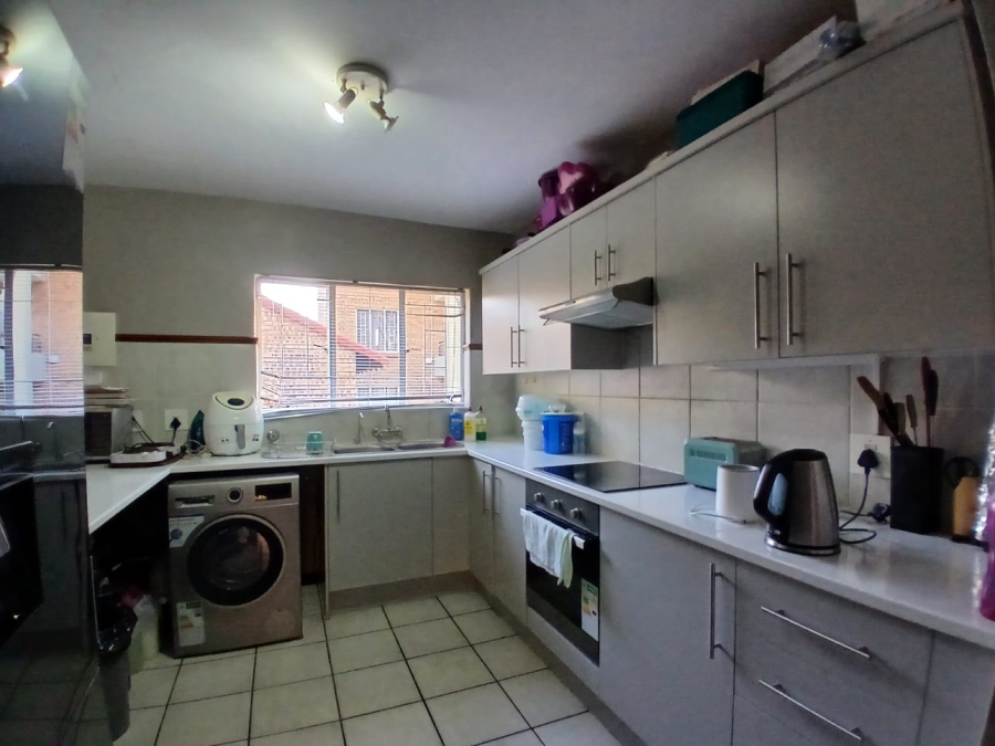3 Bedroom Property for Sale in Die Hoewes Gauteng