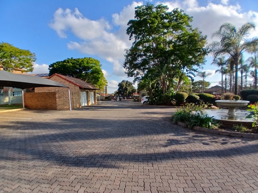3 Bedroom Property for Sale in Die Hoewes Gauteng