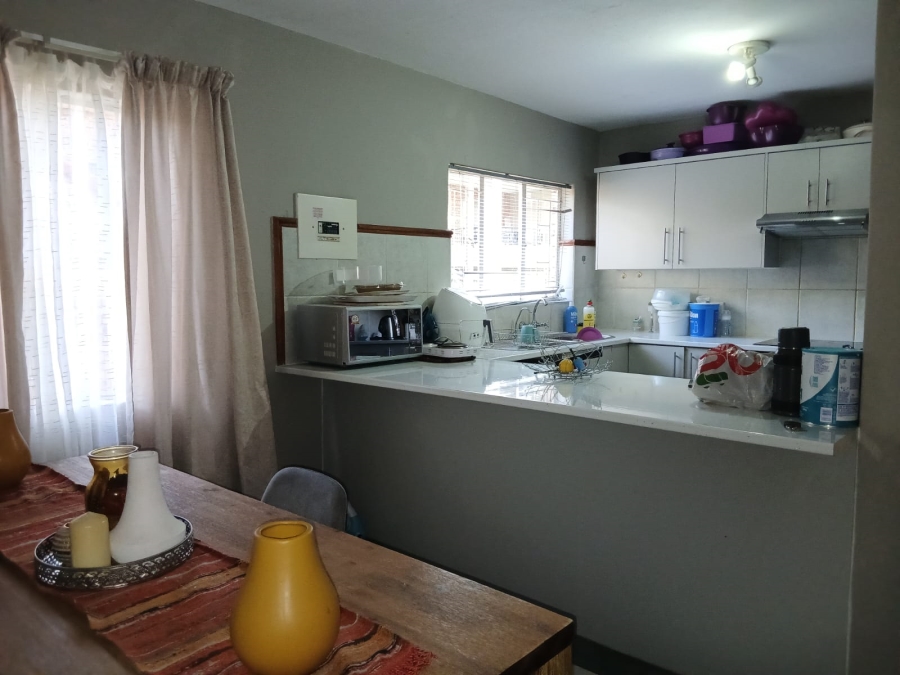 3 Bedroom Property for Sale in Die Hoewes Gauteng