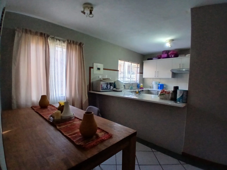 3 Bedroom Property for Sale in Die Hoewes Gauteng