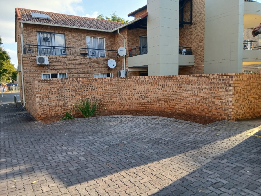 3 Bedroom Property for Sale in Die Hoewes Gauteng
