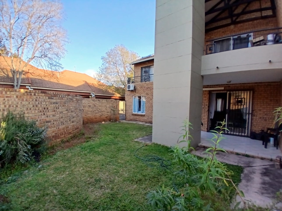 3 Bedroom Property for Sale in Die Hoewes Gauteng