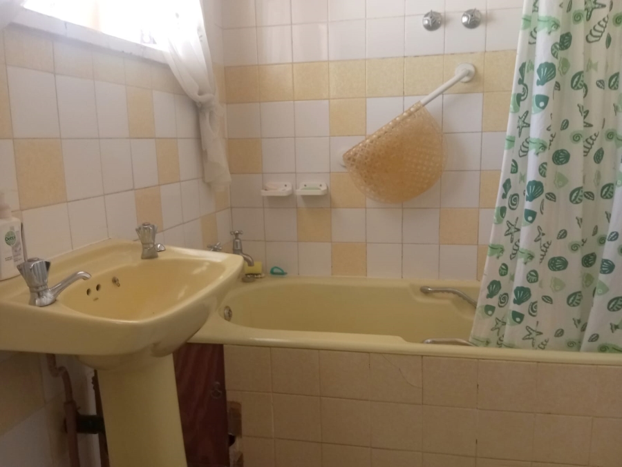 3 Bedroom Property for Sale in Crown Gardens Gauteng