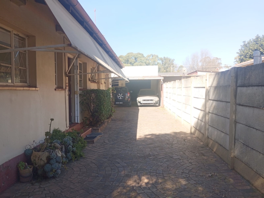 3 Bedroom Property for Sale in Crown Gardens Gauteng