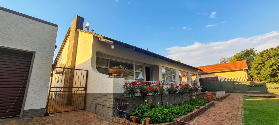 5 Bedroom Property for Sale in Elspark Gauteng