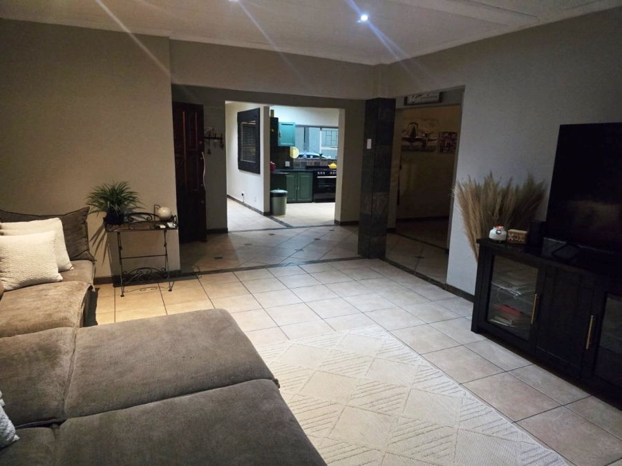 4 Bedroom Property for Sale in Sinoville Gauteng