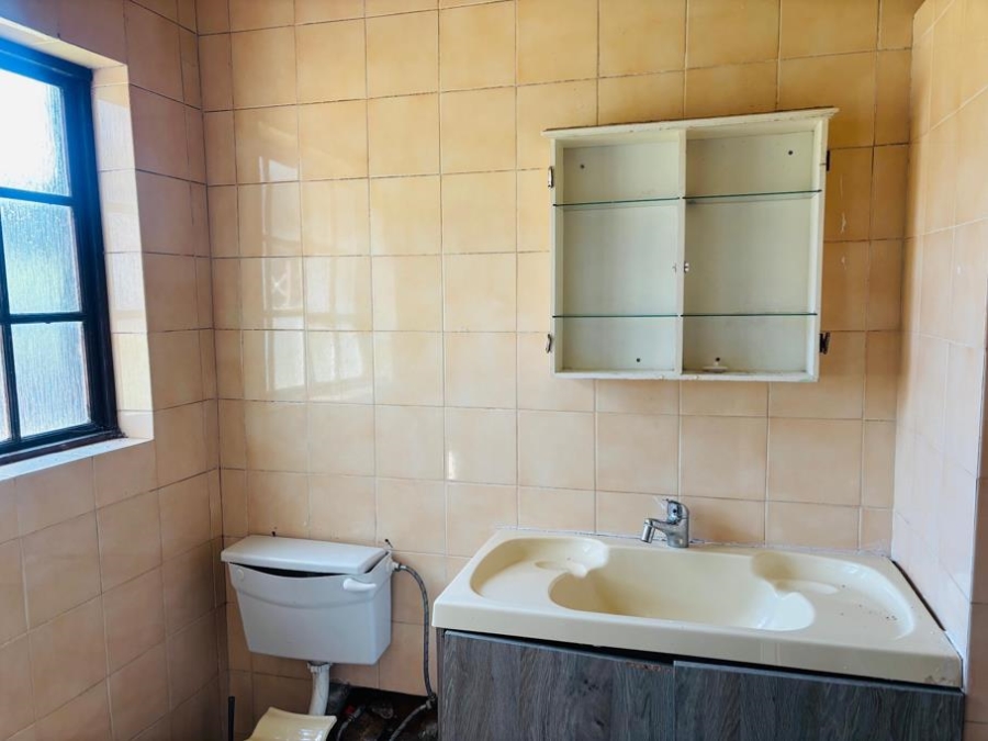 To Let 1 Bedroom Property for Rent in Florida Gauteng