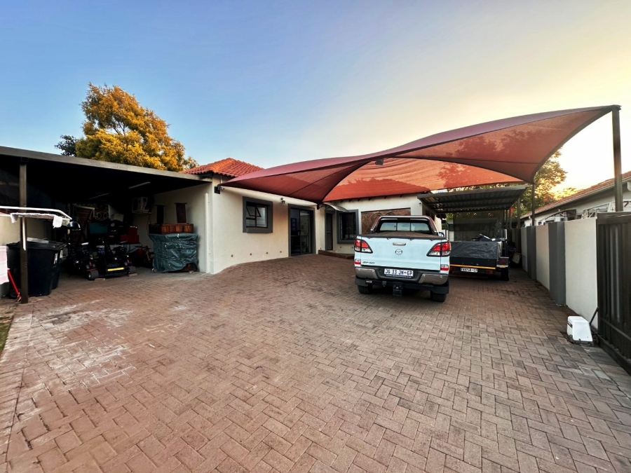 4 Bedroom Property for Sale in Akasia Gauteng