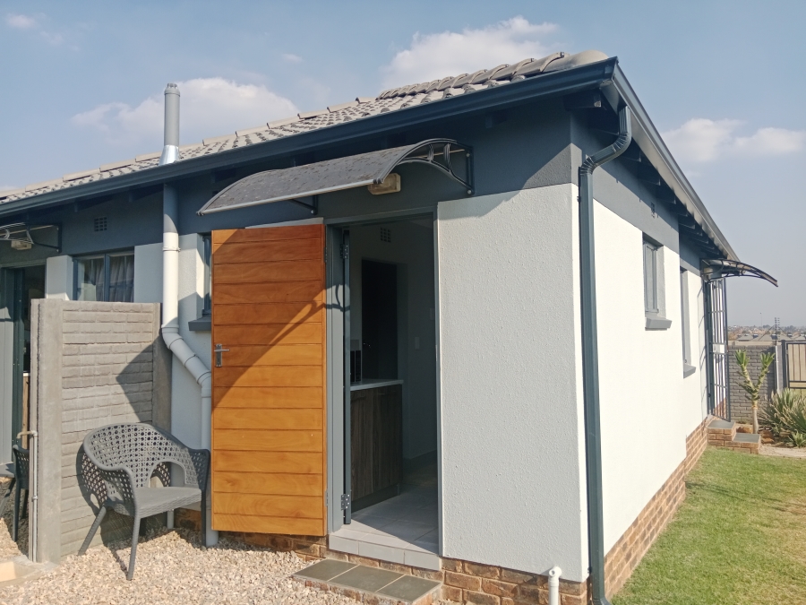  Bedroom Property for Sale in Glenway Estate Gauteng