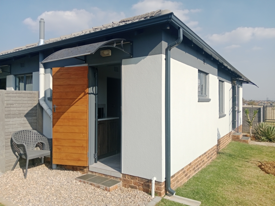  Bedroom Property for Sale in Glenway Estate Gauteng