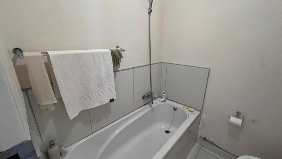 To Let 2 Bedroom Property for Rent in Woodmead Gauteng
