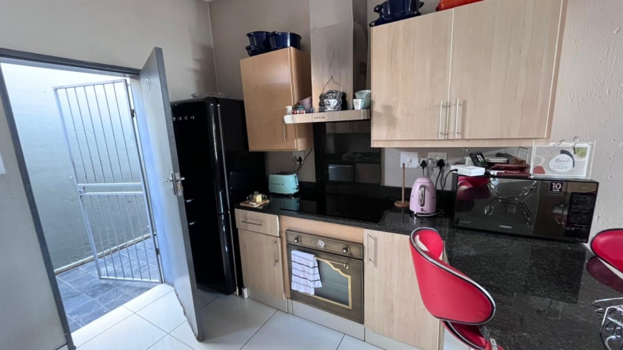 To Let 2 Bedroom Property for Rent in Woodmead Gauteng