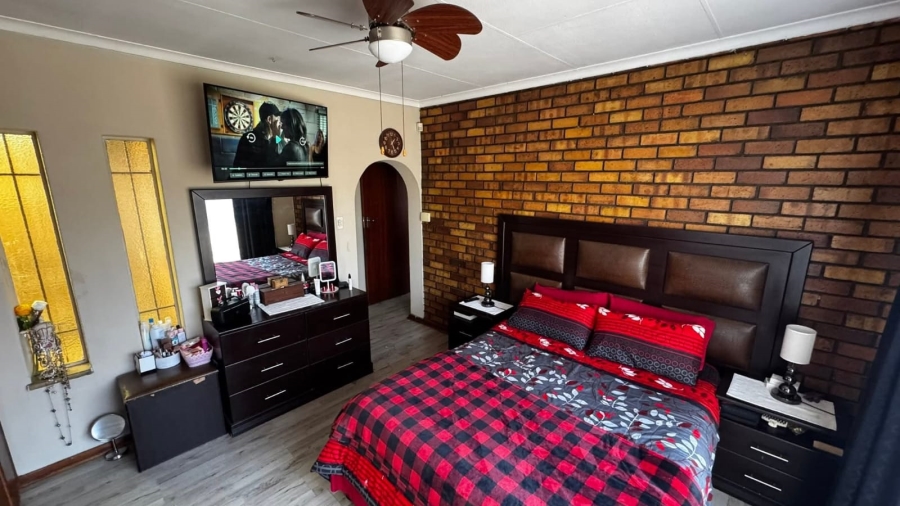 5 Bedroom Property for Sale in Ferryvale Gauteng