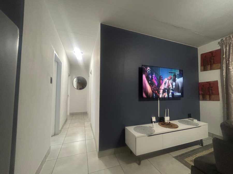 To Let 3 Bedroom Property for Rent in Orlando Gauteng