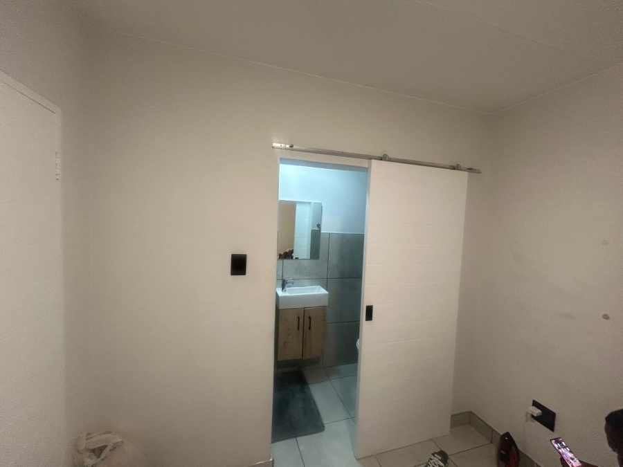 To Let 3 Bedroom Property for Rent in Orlando Gauteng
