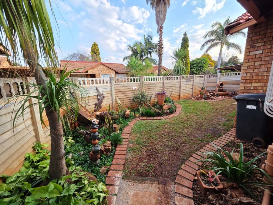 2 Bedroom Property for Sale in Doornpoort Gauteng