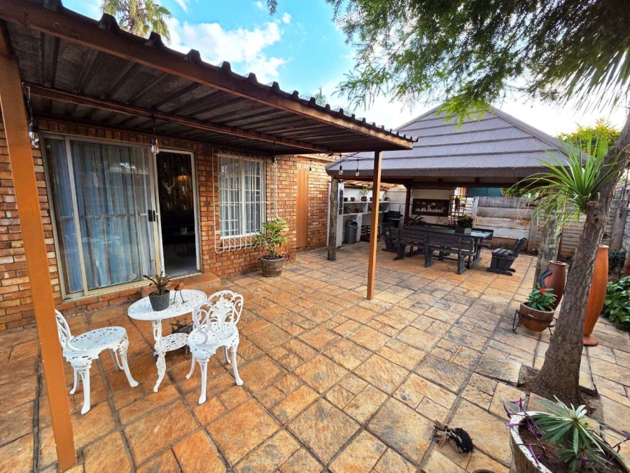 2 Bedroom Property for Sale in Doornpoort Gauteng