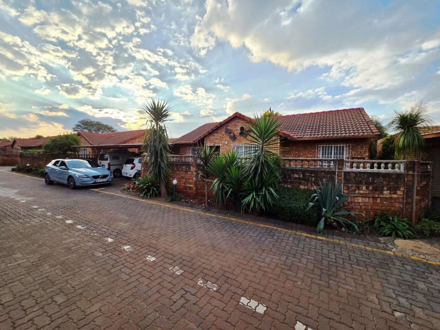 2 Bedroom Property for Sale in Doornpoort Gauteng