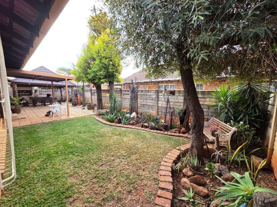 2 Bedroom Property for Sale in Doornpoort Gauteng