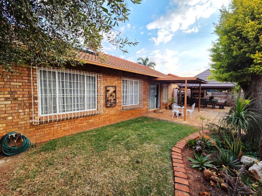 2 Bedroom Property for Sale in Doornpoort Gauteng