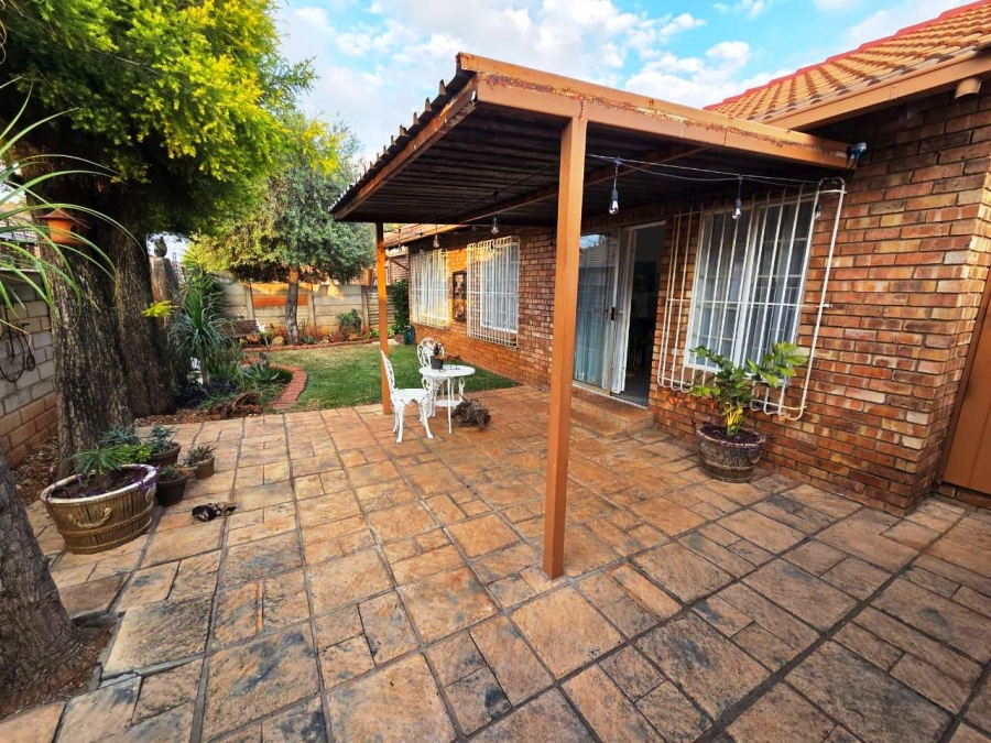 2 Bedroom Property for Sale in Doornpoort Gauteng