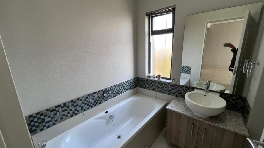 To Let 2 Bedroom Property for Rent in Edenburg Gauteng