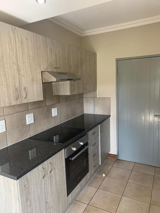 To Let 2 Bedroom Property for Rent in Fleurhof Gauteng