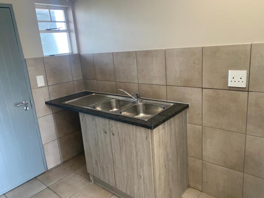 To Let 2 Bedroom Property for Rent in Fleurhof Gauteng