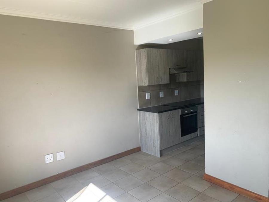 To Let 2 Bedroom Property for Rent in Fleurhof Gauteng