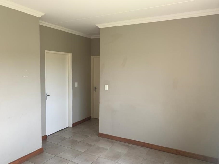 To Let 2 Bedroom Property for Rent in Fleurhof Gauteng
