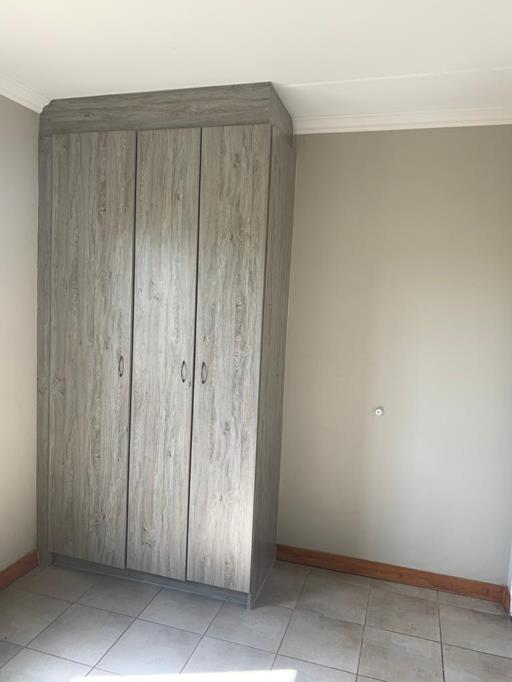 To Let 2 Bedroom Property for Rent in Fleurhof Gauteng