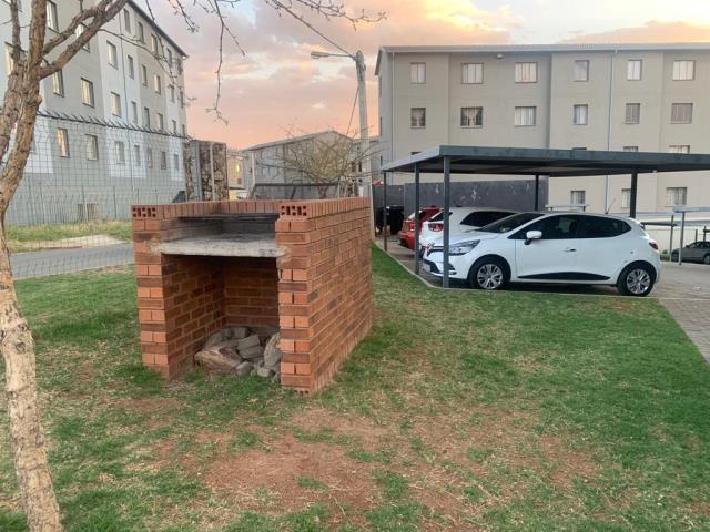 To Let 2 Bedroom Property for Rent in Fleurhof Gauteng