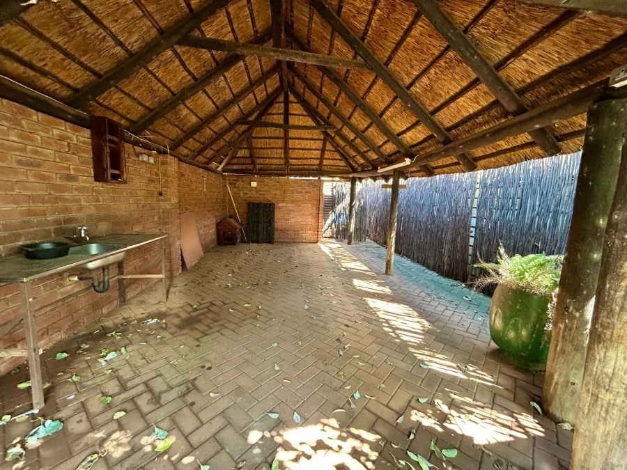 6 Bedroom Property for Sale in Florauna Gauteng