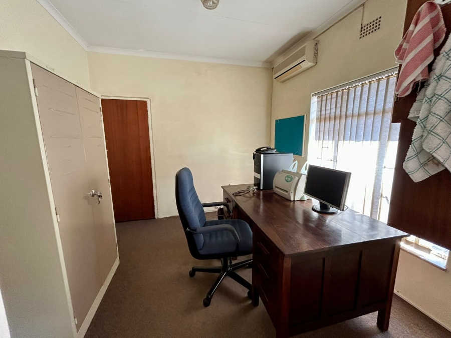 6 Bedroom Property for Sale in Florauna Gauteng