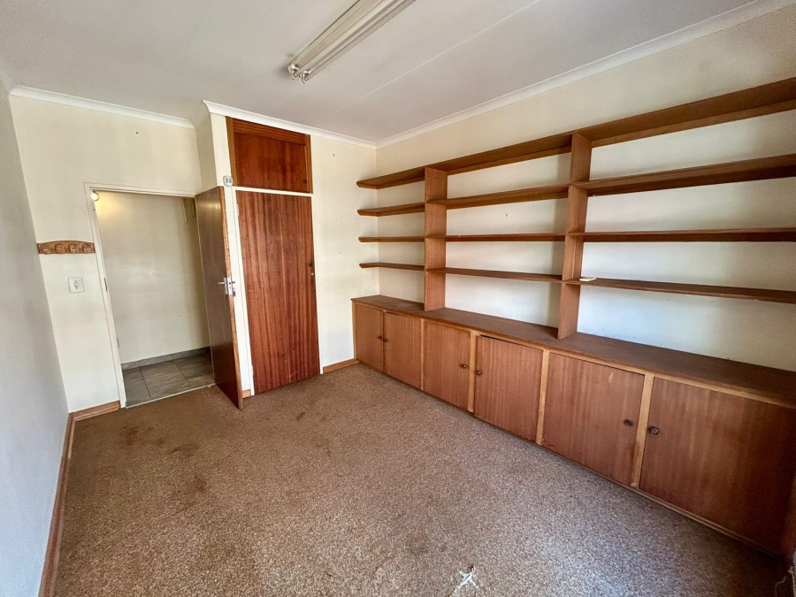6 Bedroom Property for Sale in Florauna Gauteng