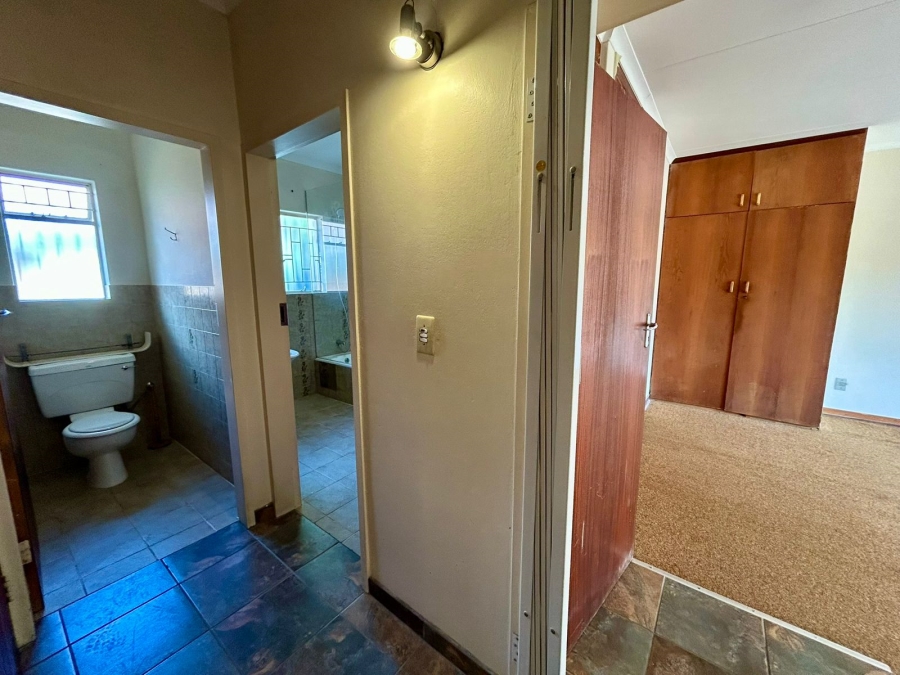 6 Bedroom Property for Sale in Florauna Gauteng