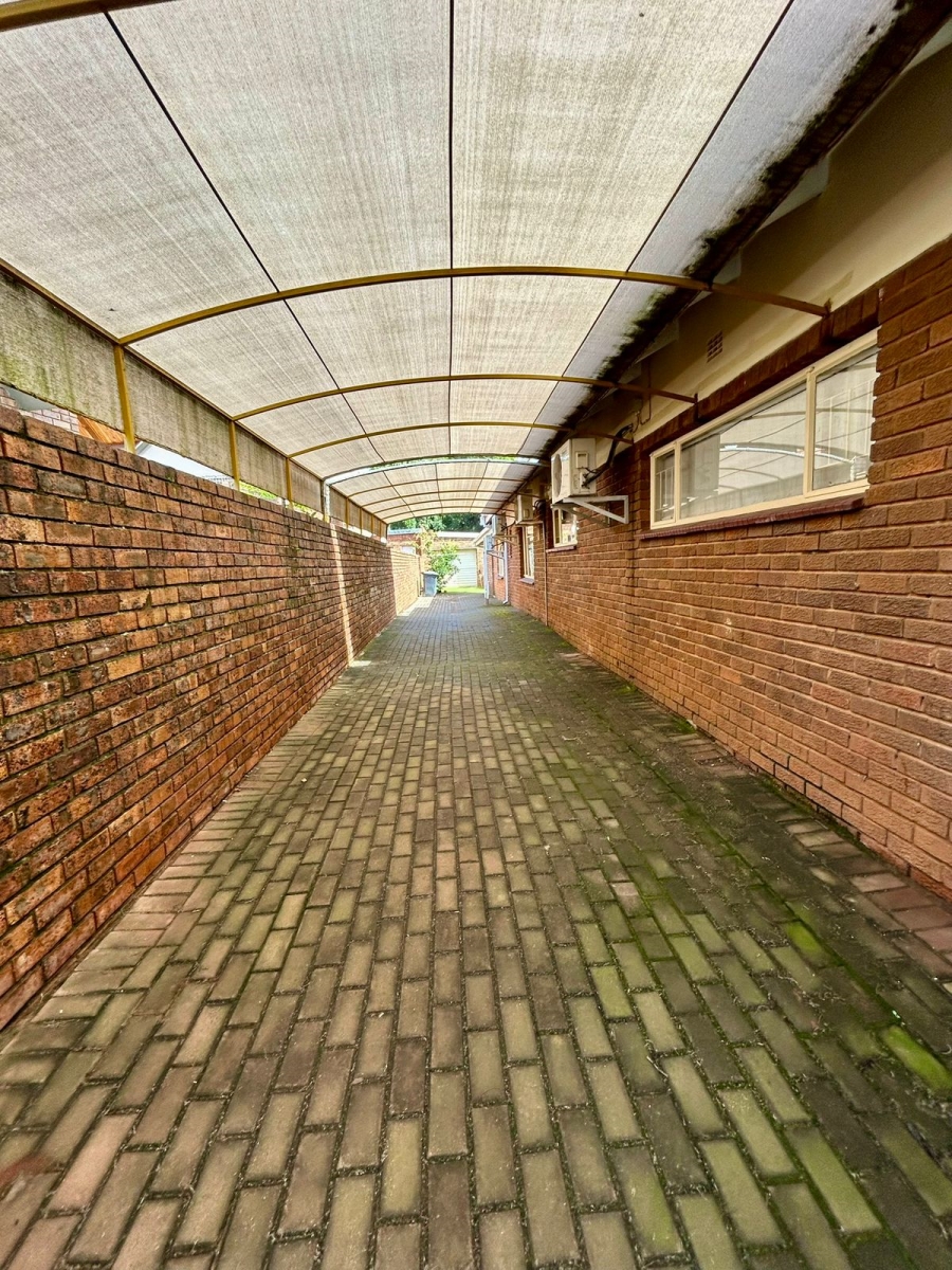 6 Bedroom Property for Sale in Florauna Gauteng
