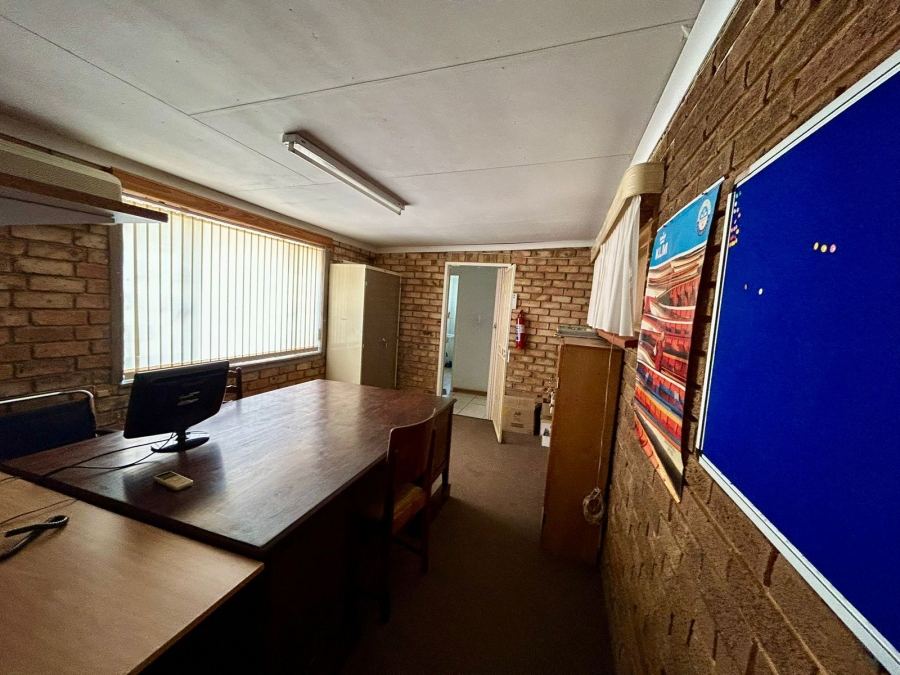6 Bedroom Property for Sale in Florauna Gauteng